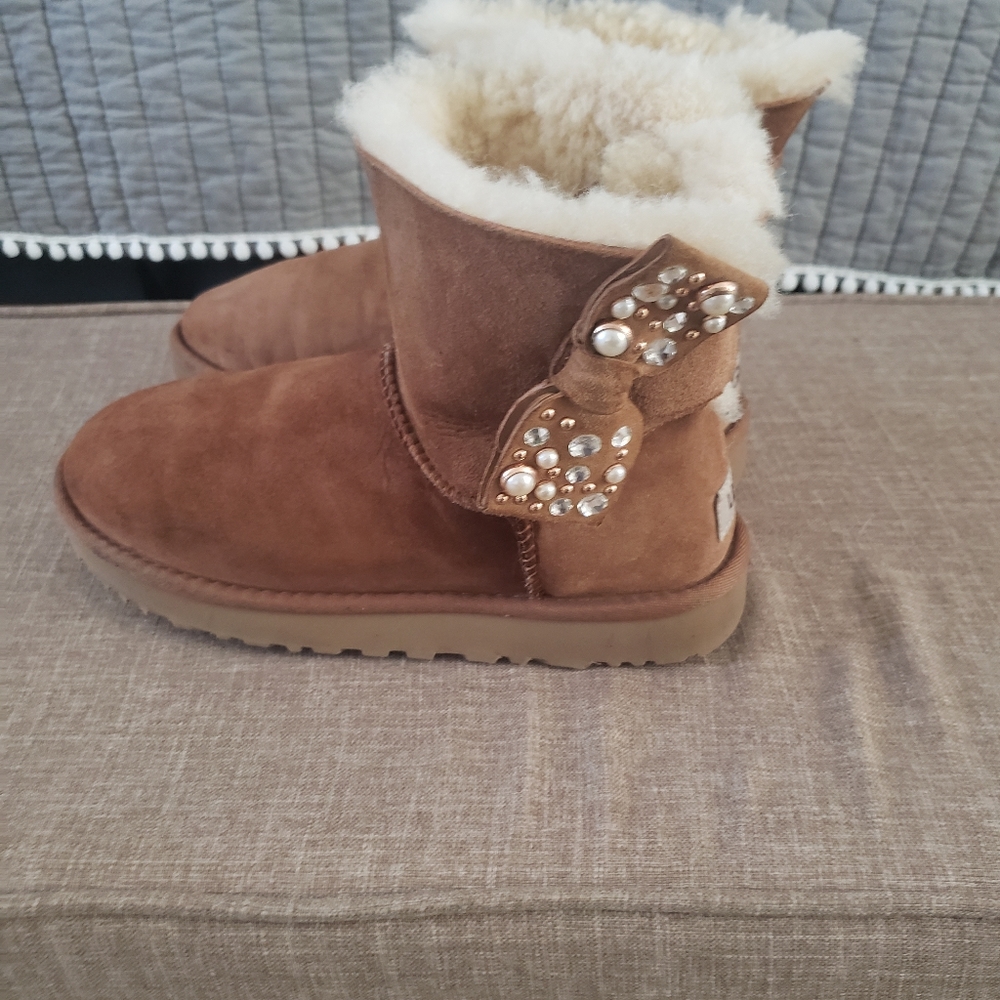 UGG MINI BAILEY BOW BRILLIANT BLING CHESTNUT BOOTS 6.5